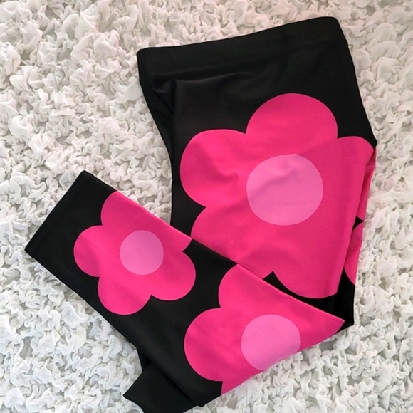 Happiness Looks Beautiful Pants - 🌸 Size small capri length leggings